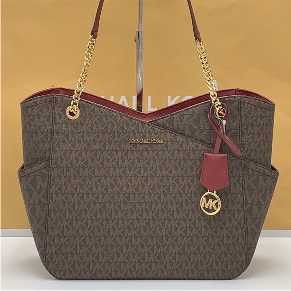 MICHAEL KORS
Jet Set Large Logo Shoulder Bag - Picture 15 of 15